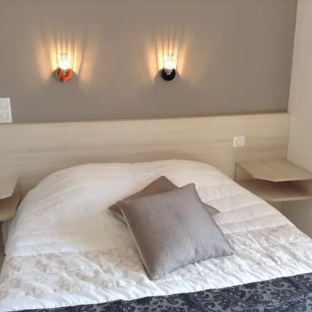 מלון Restaurant A L'ange 2*