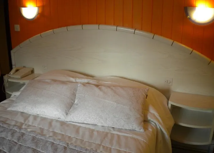 Отель Restaurant A L'ange 2*